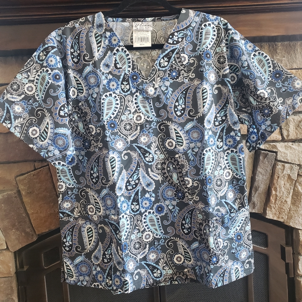 NWOT scrub top. Sz Medium.
